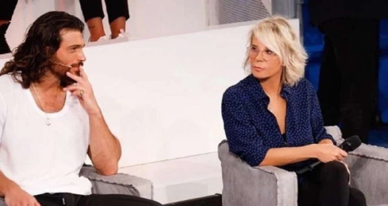 Can Yaman salta la prima di Amici 23 ecco i motivi della sua assenza