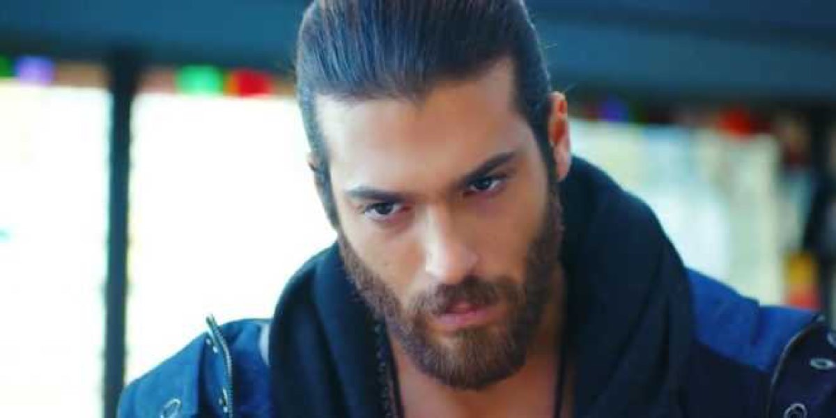 Can Yaman denunciato per aggressione da una donna cosa è successo