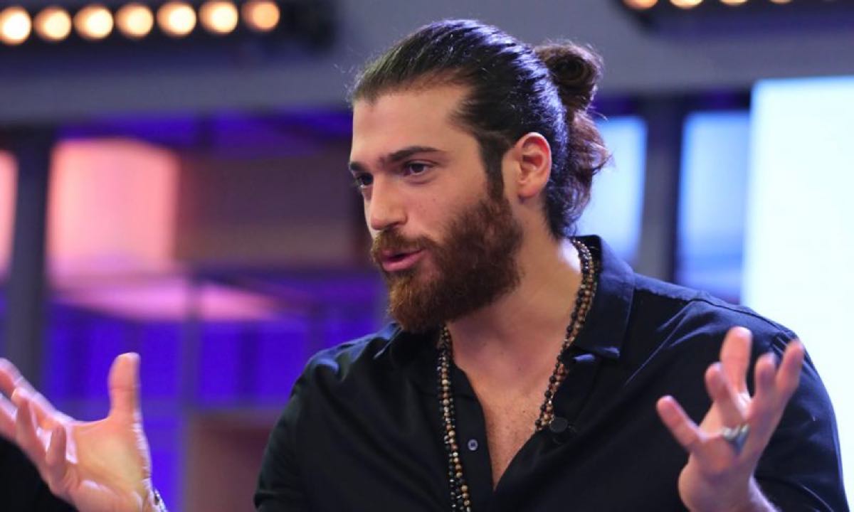 Can Yaman arrogante? Manda una brutta frecciatina a Demet Ozdemir?