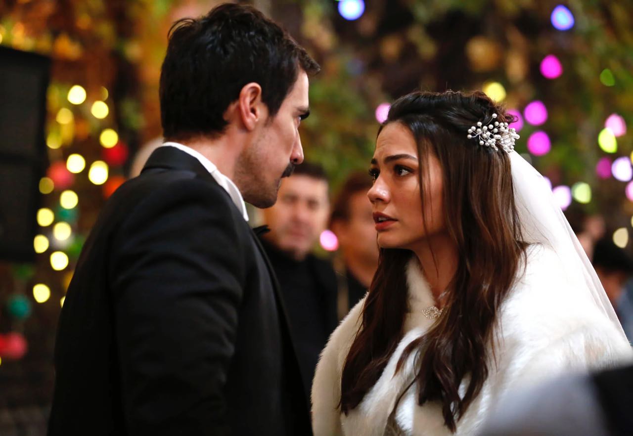 Demet Ozdemir e My Home My destiny lasciano Canale 5, fan arrabbiati