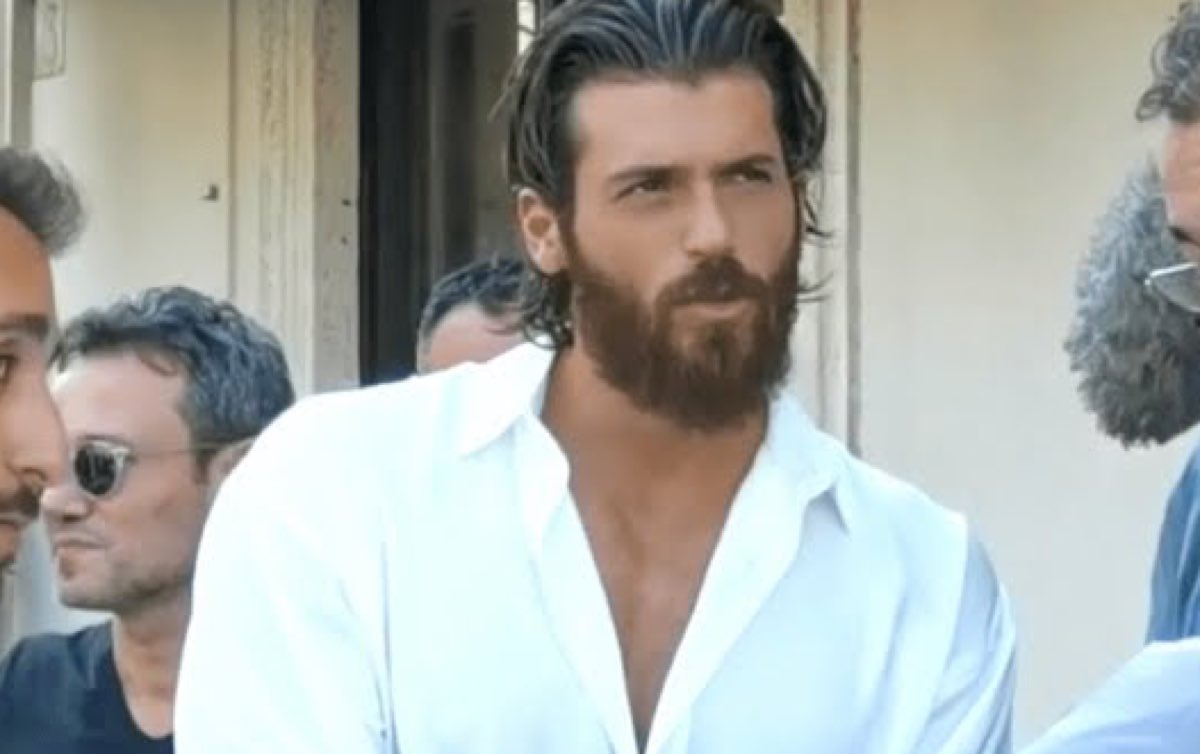 Recitare con Can Yaman in Viola come il mare 2: oggi puoi ecco chi sta cercando