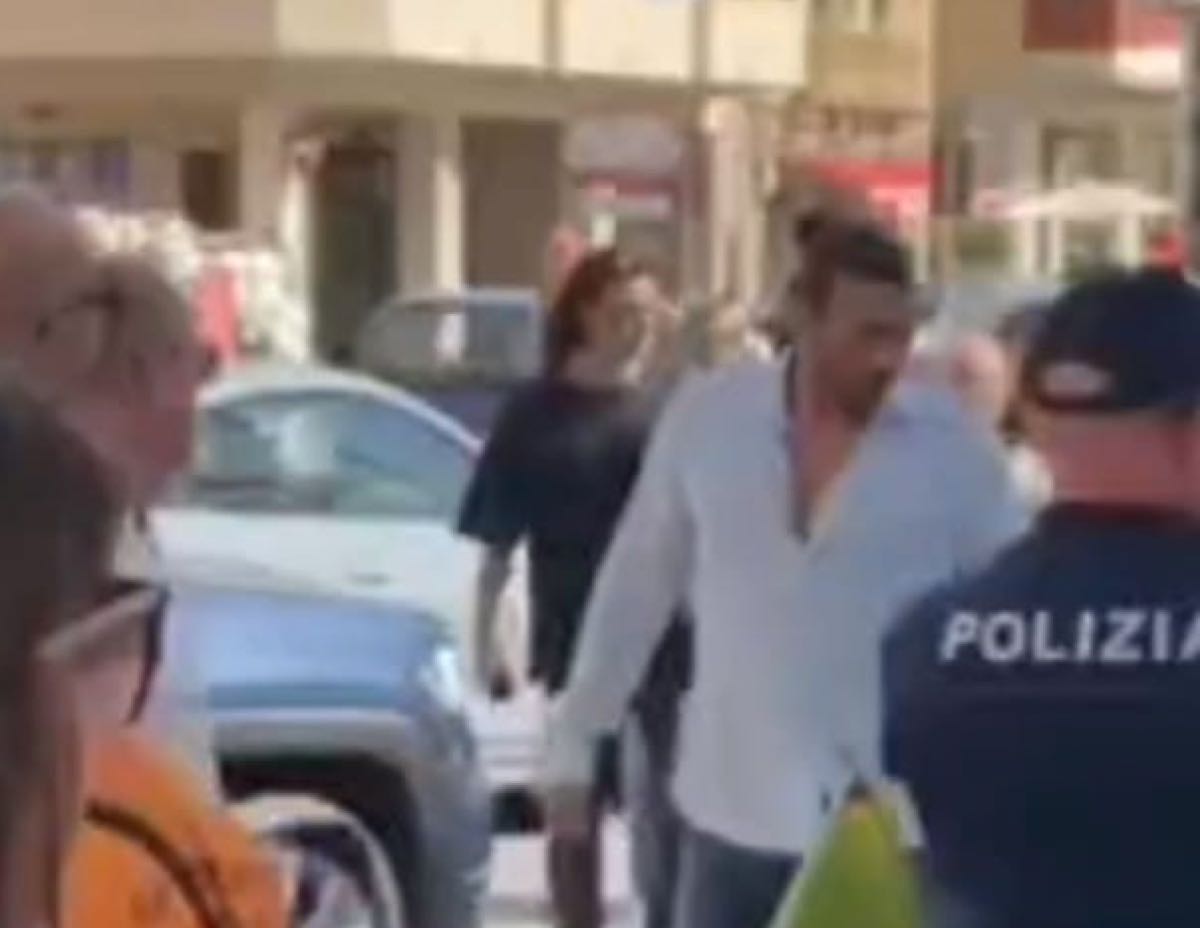 Can Yaman arriva a Trapani e succede una cosa davvero incredibile