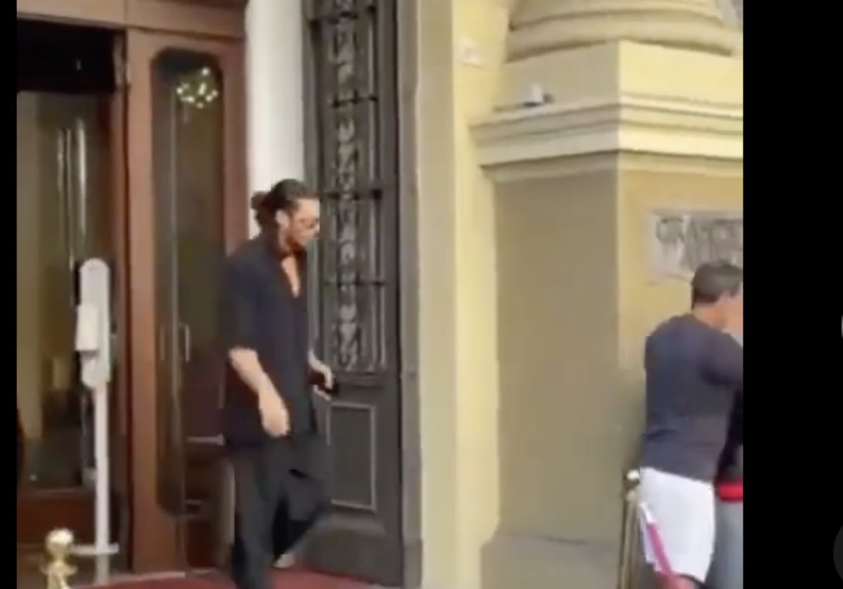 Can Yaman il video completo dell'aggressione al fan a Palermo: il web contro l'attore