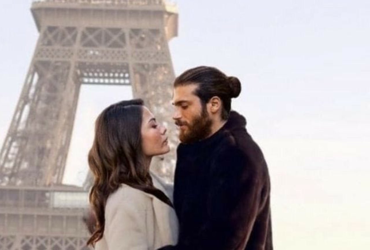 Can Yaman e Demet Ozdemir il loro film in uscita nel 2023 ma attenzione alla truffa