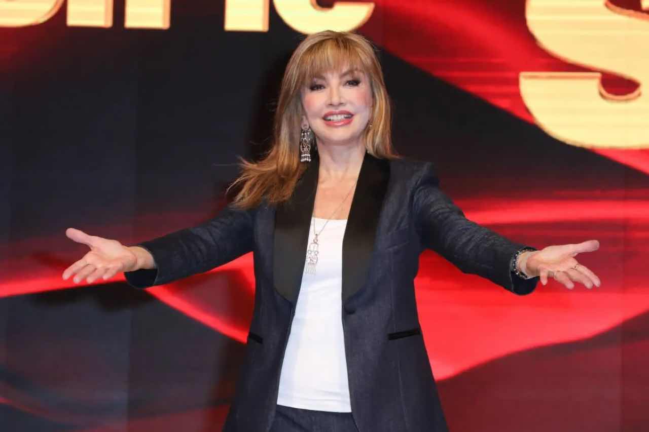 Abito stilista Milly Carlucci Ballando con le stelle chi la veste