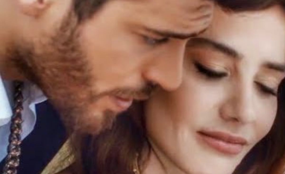 Ozge Gurel invita Can Yaman in Turchia per un nuovo progetto ultima news