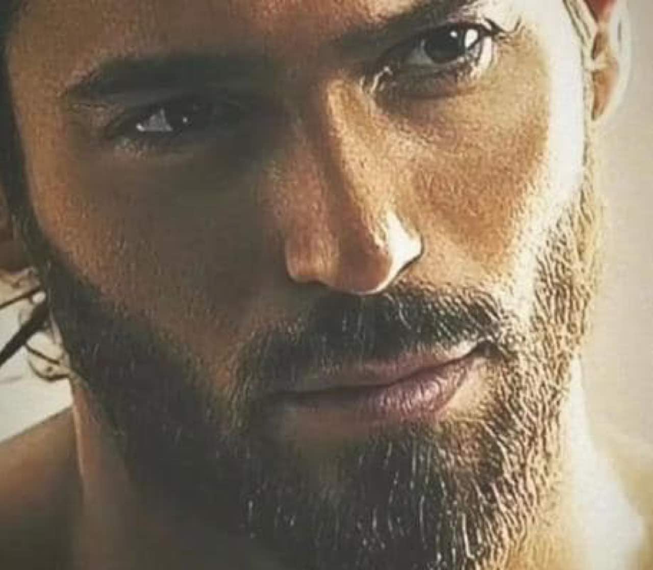 La partnership tra Can Yaman e Dolce & Gabbana è iniziata nel 2022, quando l'attore turco è stato scelto come nuovo volto del marchio. Yaman ha recitato in una serie di campagne pubblicitarie per la linea di abbigliamento maschile di Dolce & Gabbana, dimostrando il suo stile e la sua eleganza. Nel 2023, la partnership si è ampliata per includere anche la linea di bellezza di Dolce & Gabbana. Yaman è diventato il nuovo volto della fragranza maschile K by Dolce & Gabbana, e ha recitato in una campagna pubblicitaria che ha suscitato grande interesse. can yama nfoto video sexy