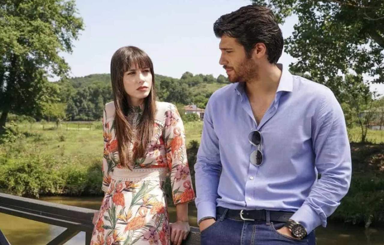 Bitter Sweet ingredienti d'amore con Can Yaman e Ozge torna in Tv dove vederlo e quando