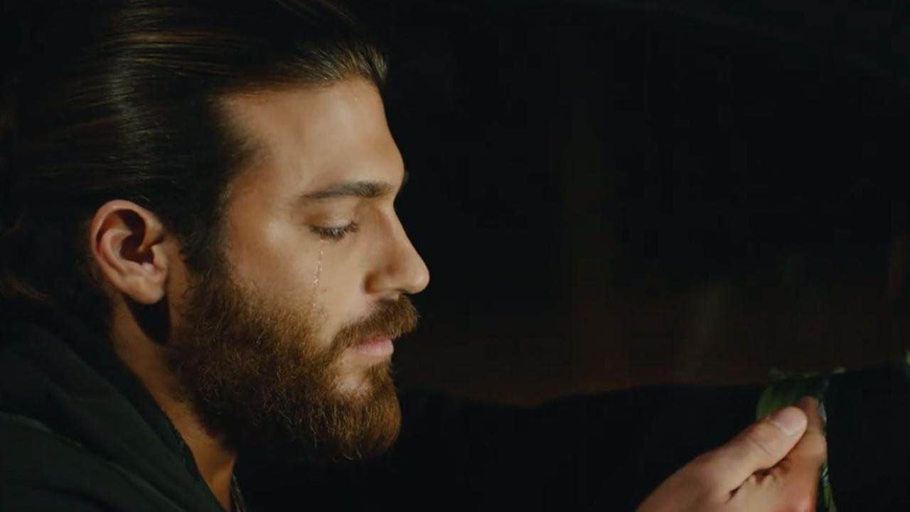 Can Yaman racconta cosa ha dovuto superare prima di diventare famoso
