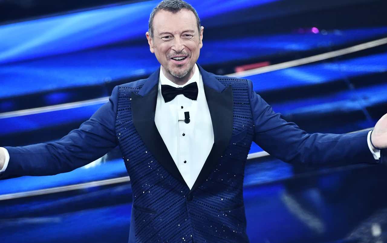 Amadeus stilista Sanremo 2024: look e chi lo veste