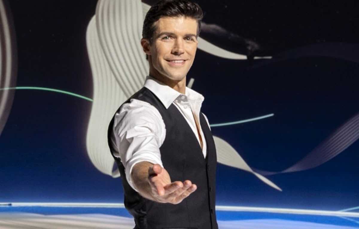 Abito stilista Roberto Bolle Sanremo 2024 chi lo veste