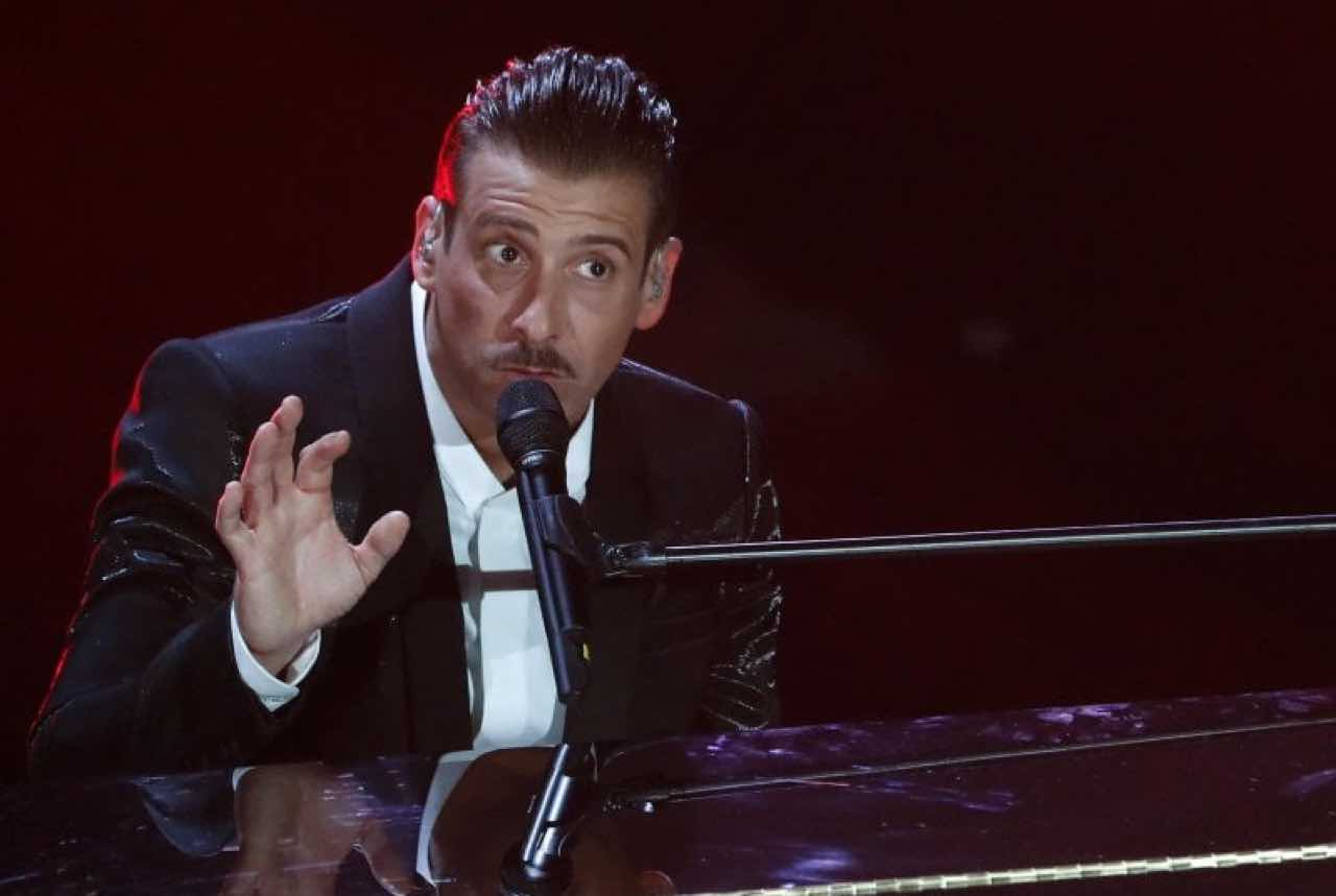 Francesco Gabbani altezza peso età: vita privata del cantante toscano