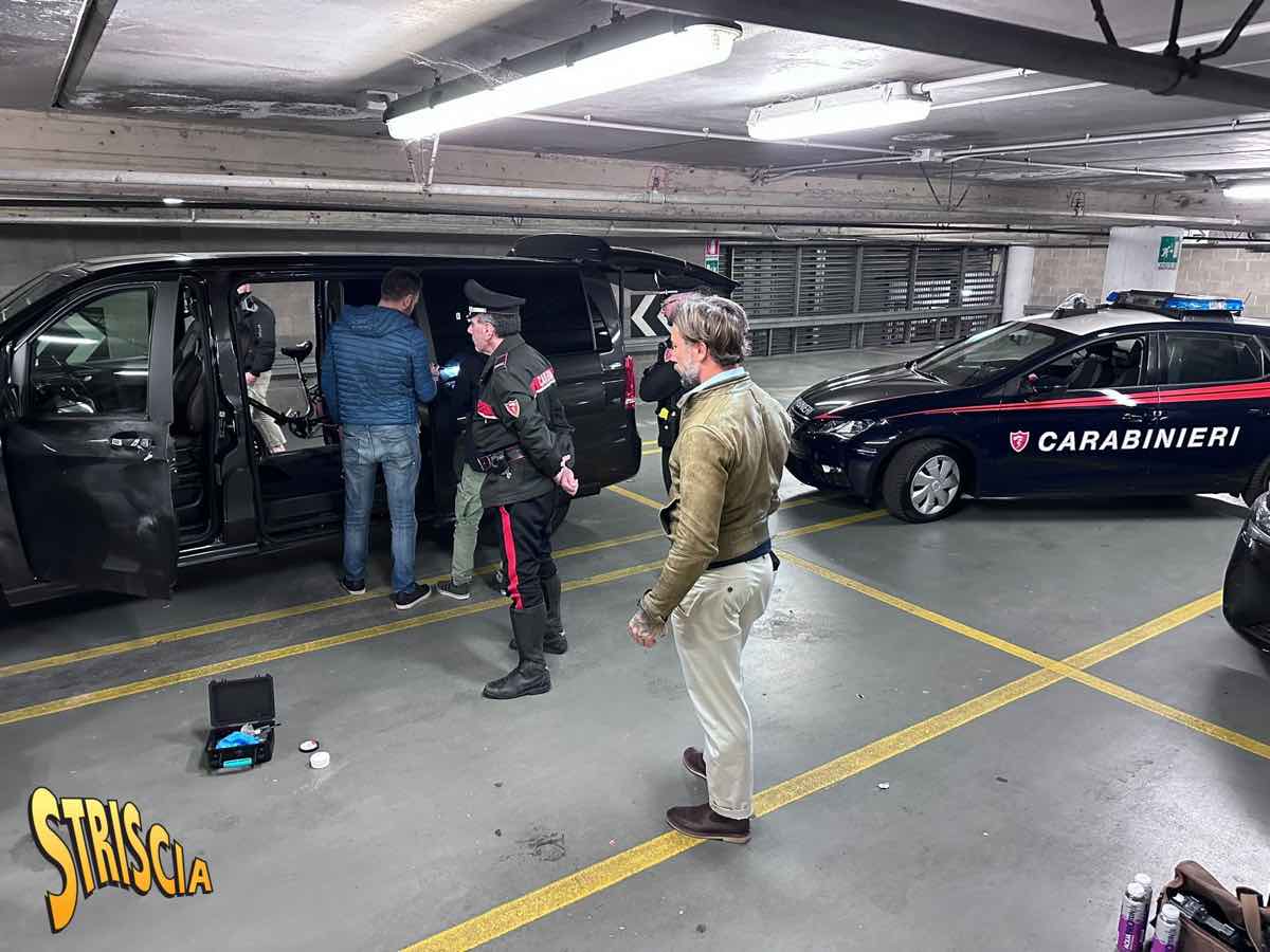Brumotti derubato in centro a Milano nel parcheggio de La Rinascente in pieno giorno