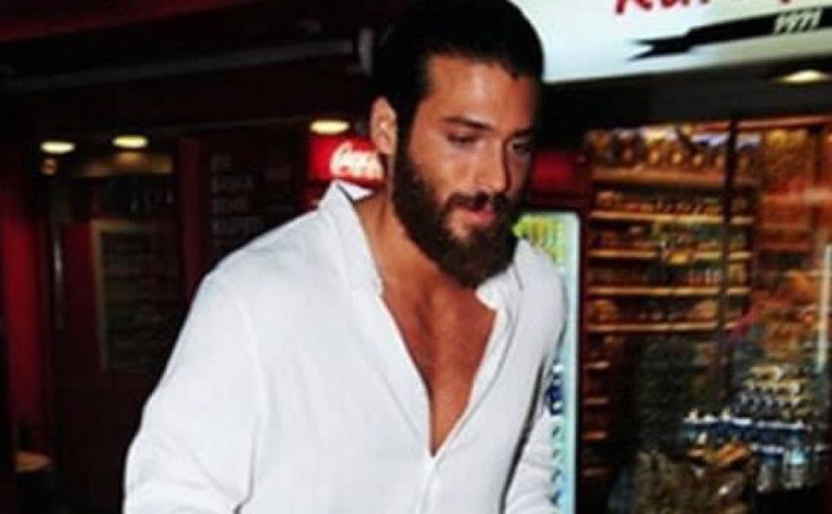 Can Yaman non ha dormito tutta la notte ecco dove è stato e con chi