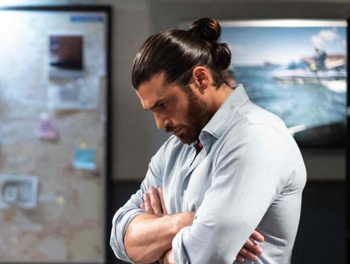 Can Yaman accusato sui social per come ha trattato la Chillemi ecco chi è stato