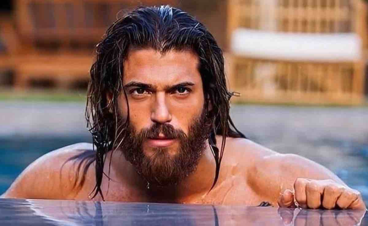 Sandokan torna in vita: Can Yaman è la reincarnazione del leggendario pirata!