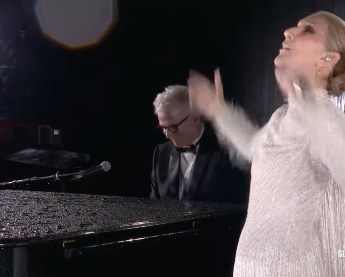 Abito stilista Celin Dion inaugurazione olimpiadi 2024, chi la veste