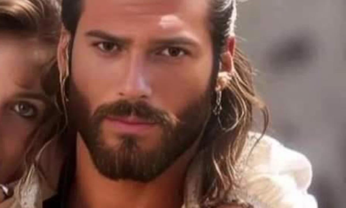 Can Yaman beccato con Lady Marianna la prima foto ufficiale
