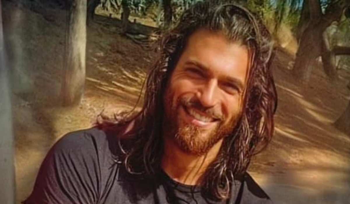 La sua foto più bella Can Yaman ce la regala alla fine delle riprese di Sandokan