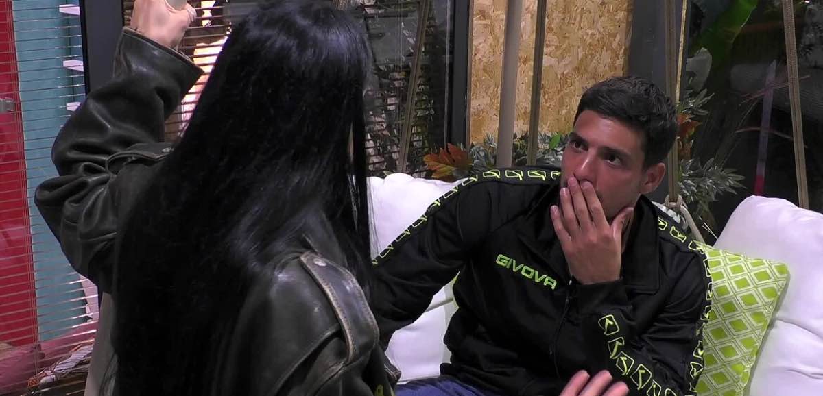 Grande Fratello Shaila attacca Lorenzo sui suoi problemi fisici e lui s'incupisce