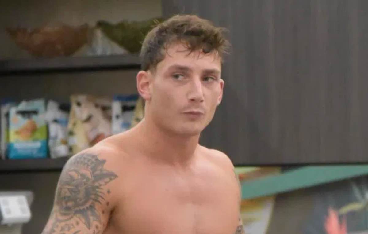 Grande Fratello tutti contro Tommaso perchè si allena troppo e mangia bene, solo invidia?