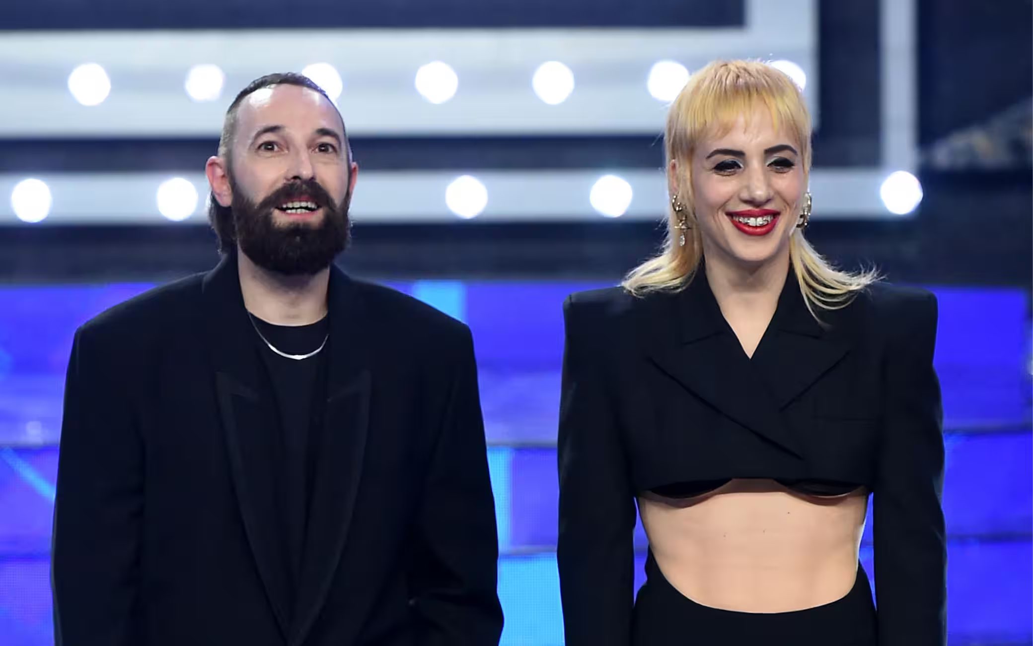 Coma Cose abito stilista Sanremo 2025 chi li veste e look