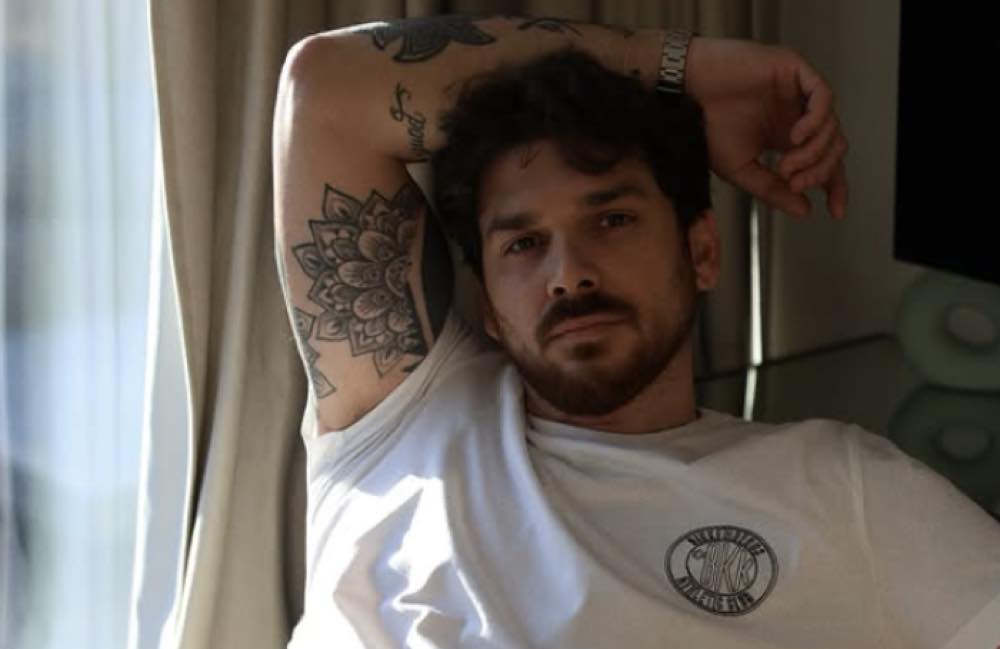 Andrea Cerioli ammicca ai suoi fa e quello che vediamo ci piace molto