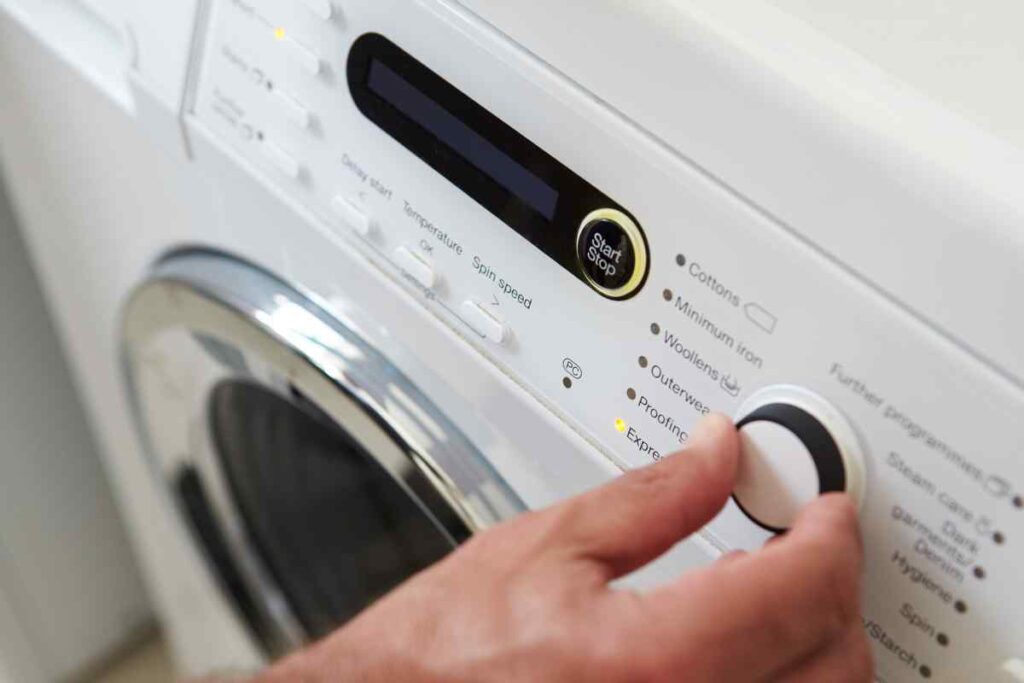 Con il pulsante segreto della lavatrice non avrai più problemi di orar