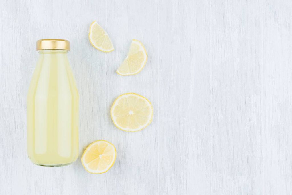 Altro che limone fresco, cosa trovi davvero in quelle bottigliette gialle al supermercato
